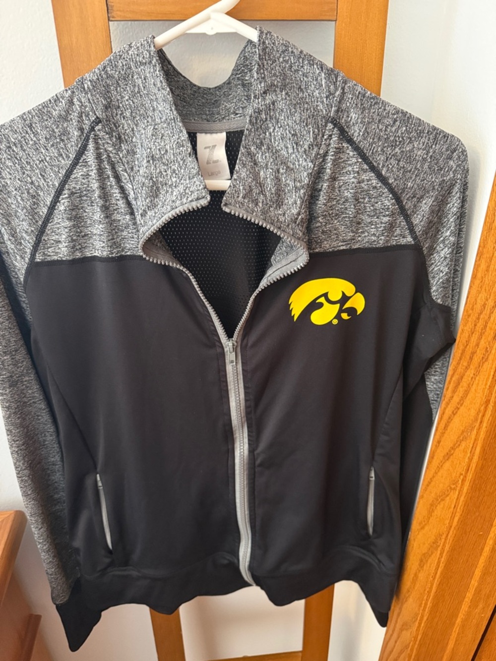 University of Iowa Hawkeyes Women's Black & Gray Full-Zip Jacket